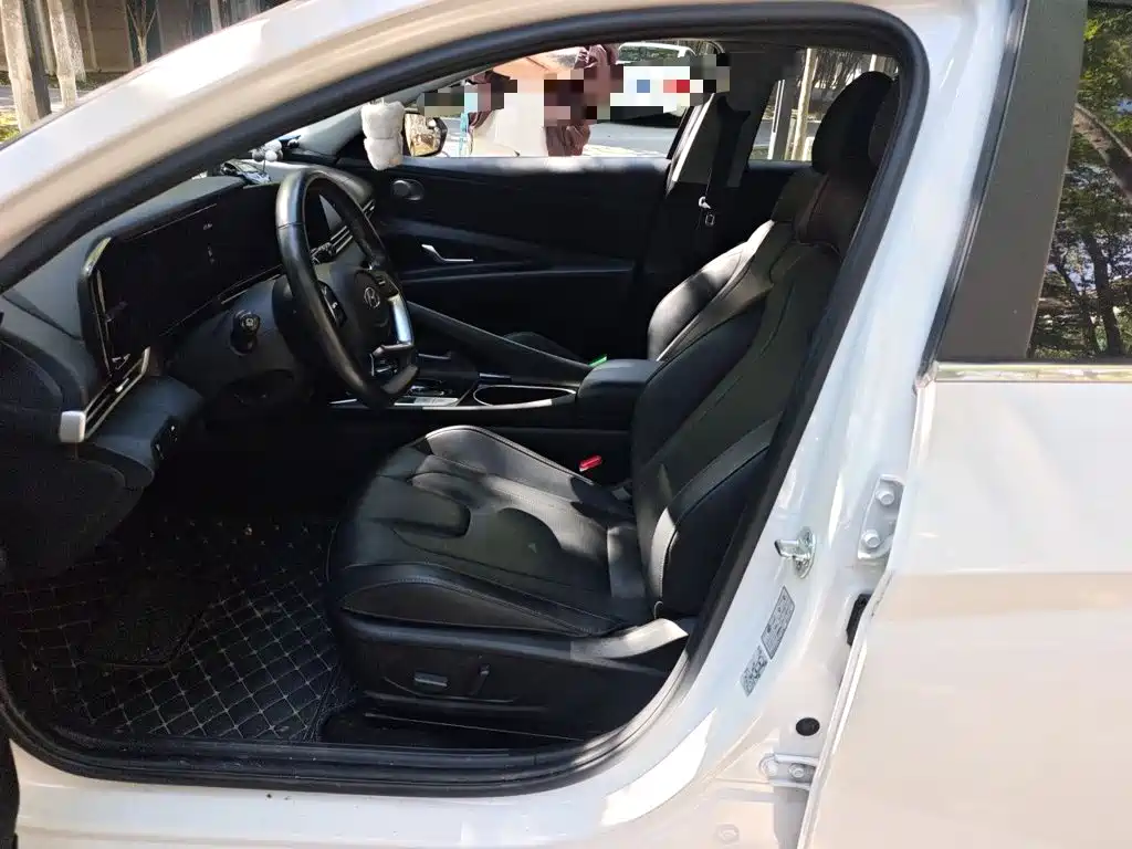 Hyundai Elantra — миниатюра 11