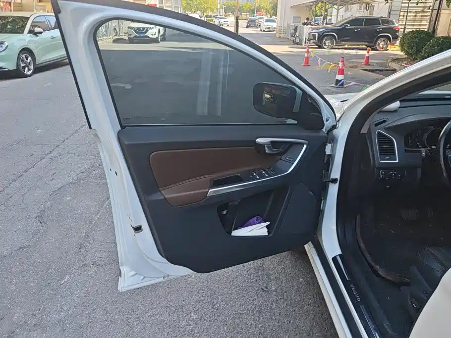Volvo XC60 — миниатюра 7