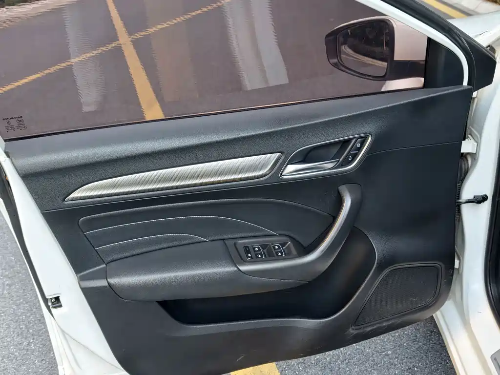 Roewe i6 Classic — миниатюра 10