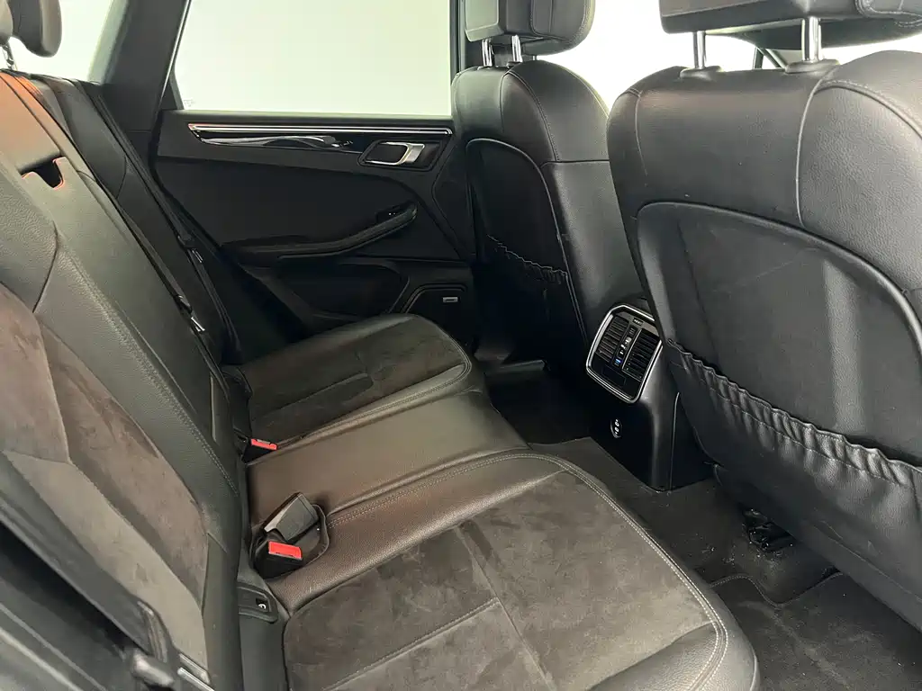 Porsche Macan — миниатюра 18