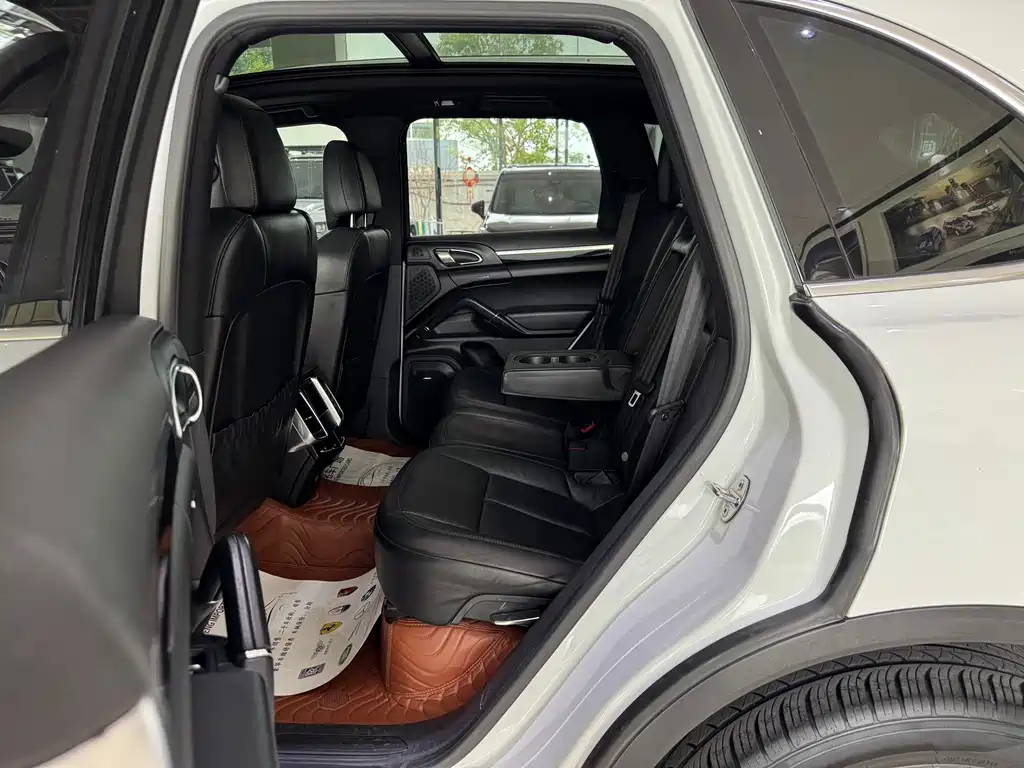 Porsche Cayenne — миниатюра 11
