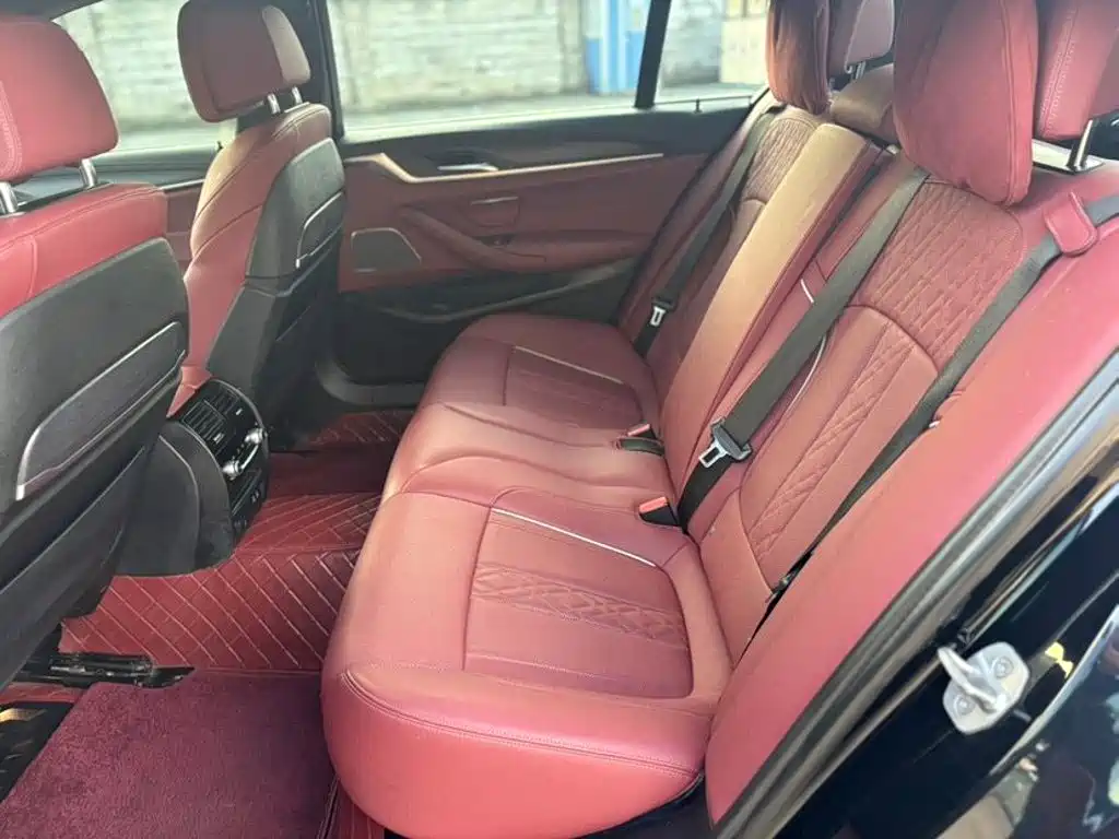 BMW 5 Series — миниатюра 8