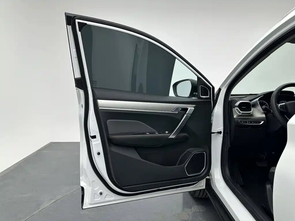 Geely Binyue — миниатюра 15