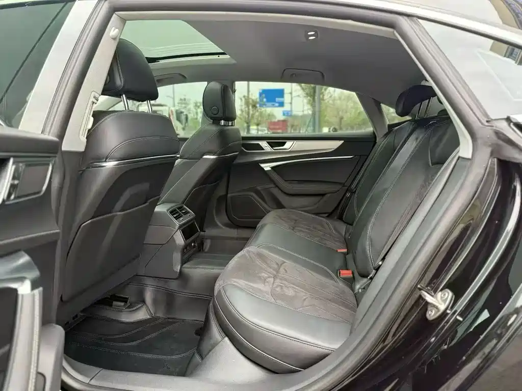 Audi A7L 2024 45 TFSI Luxury
