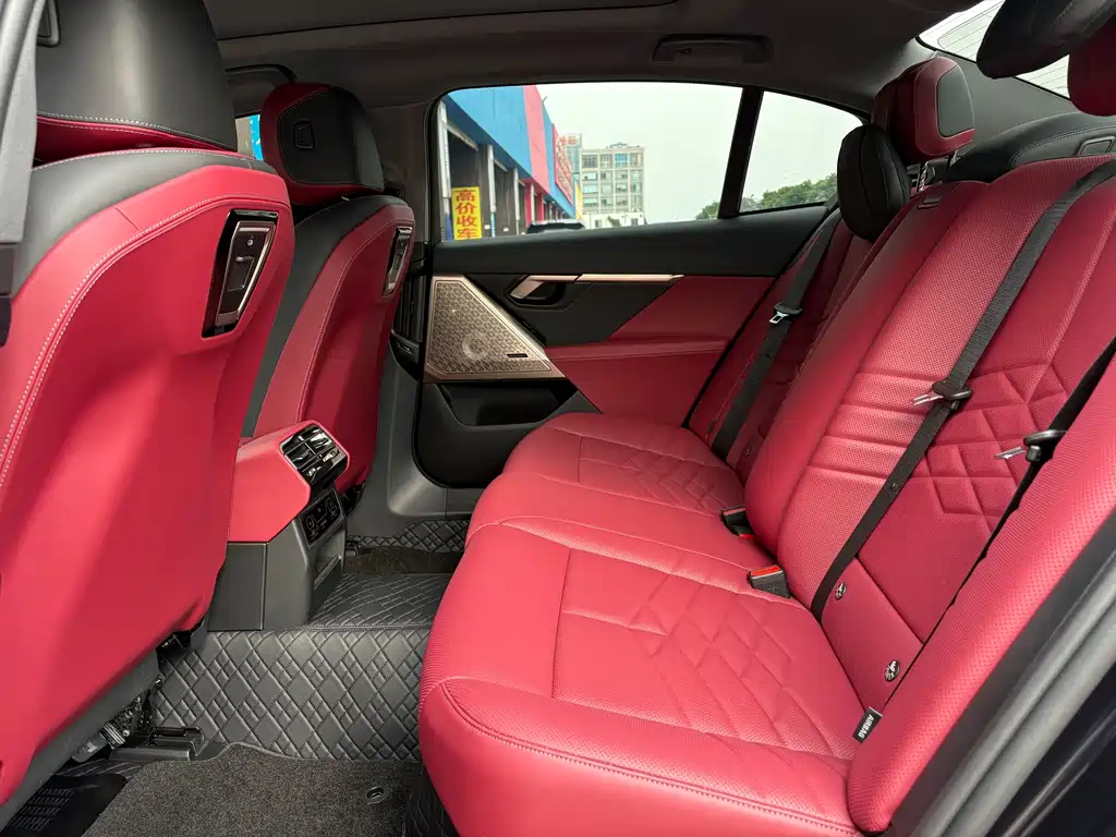 BMW 5 Series — миниатюра 13