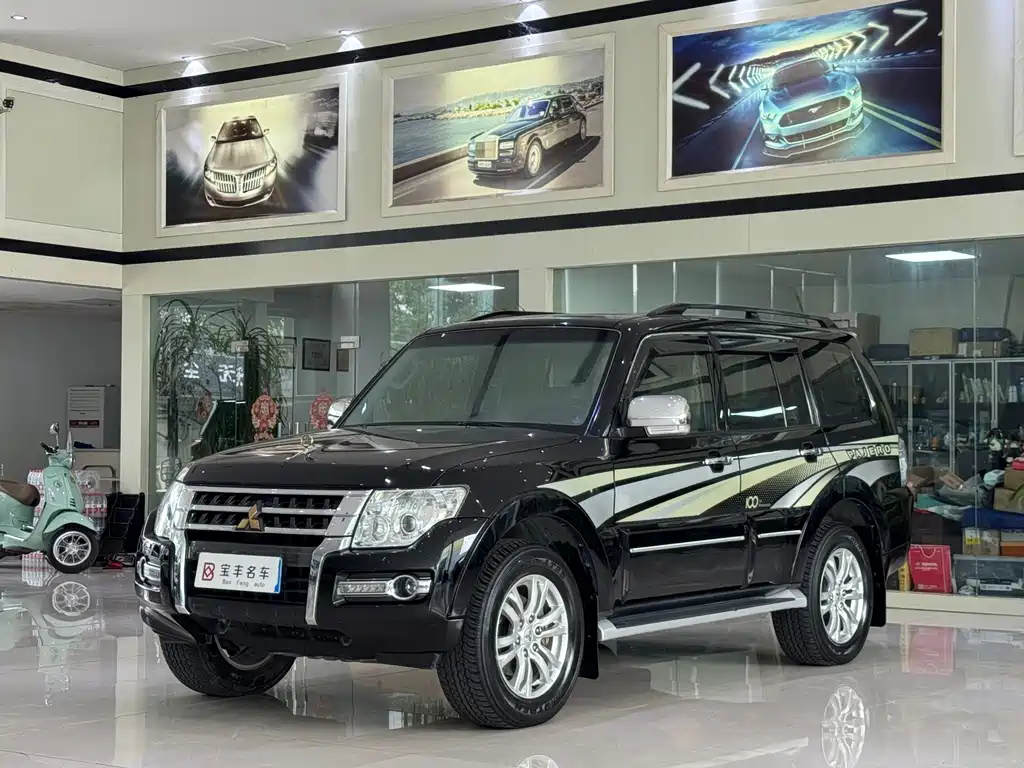 Mitsubishi Pajero (Import)