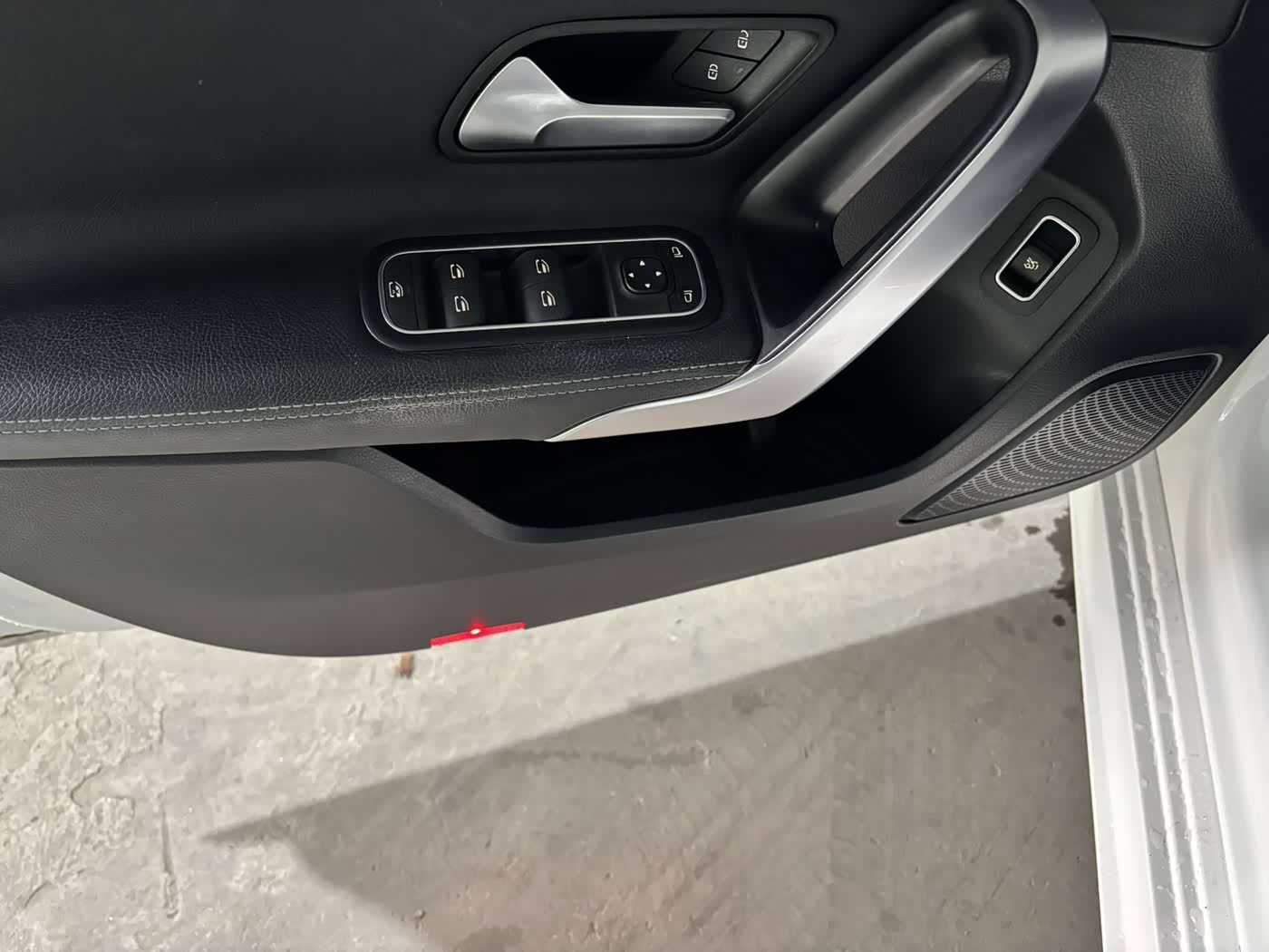 Mercedes-Benz A-Class 1.3 л 2022 г. Белый, пробег 32000 км