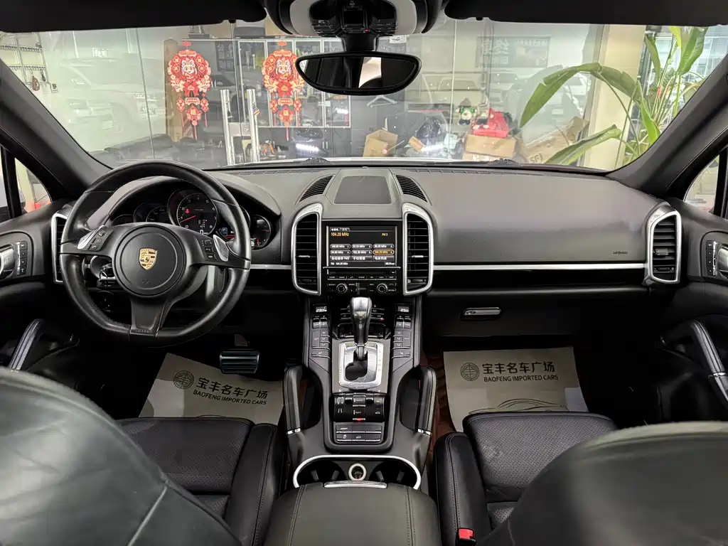Porsche Cayenne — миниатюра 9