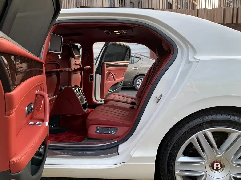 Bentley Flying Spur — миниатюра 15