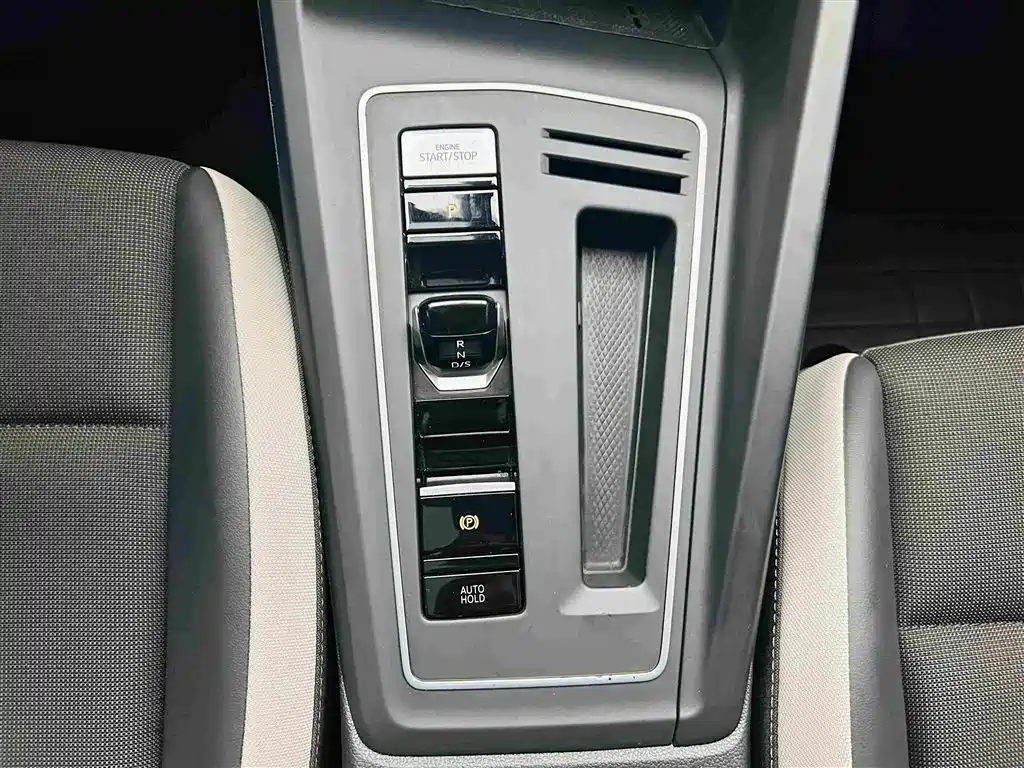 Volkswagen Golf — миниатюра 18