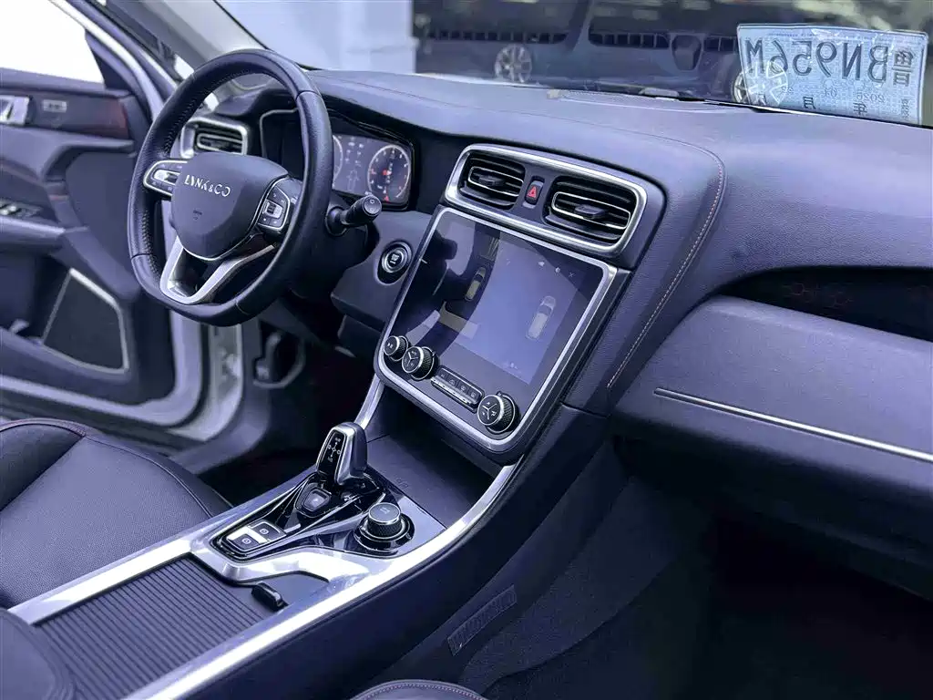 Lynk & Co 01 2017 2.0T Pro