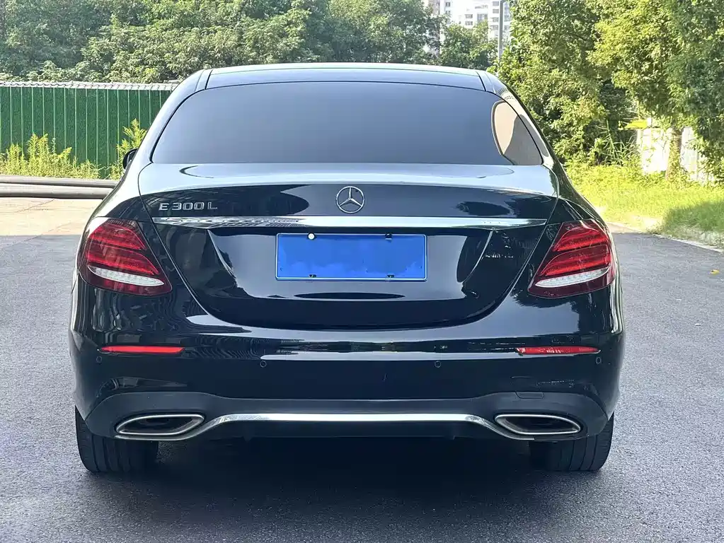 Mercedes-Benz E-Class — миниатюра 5
