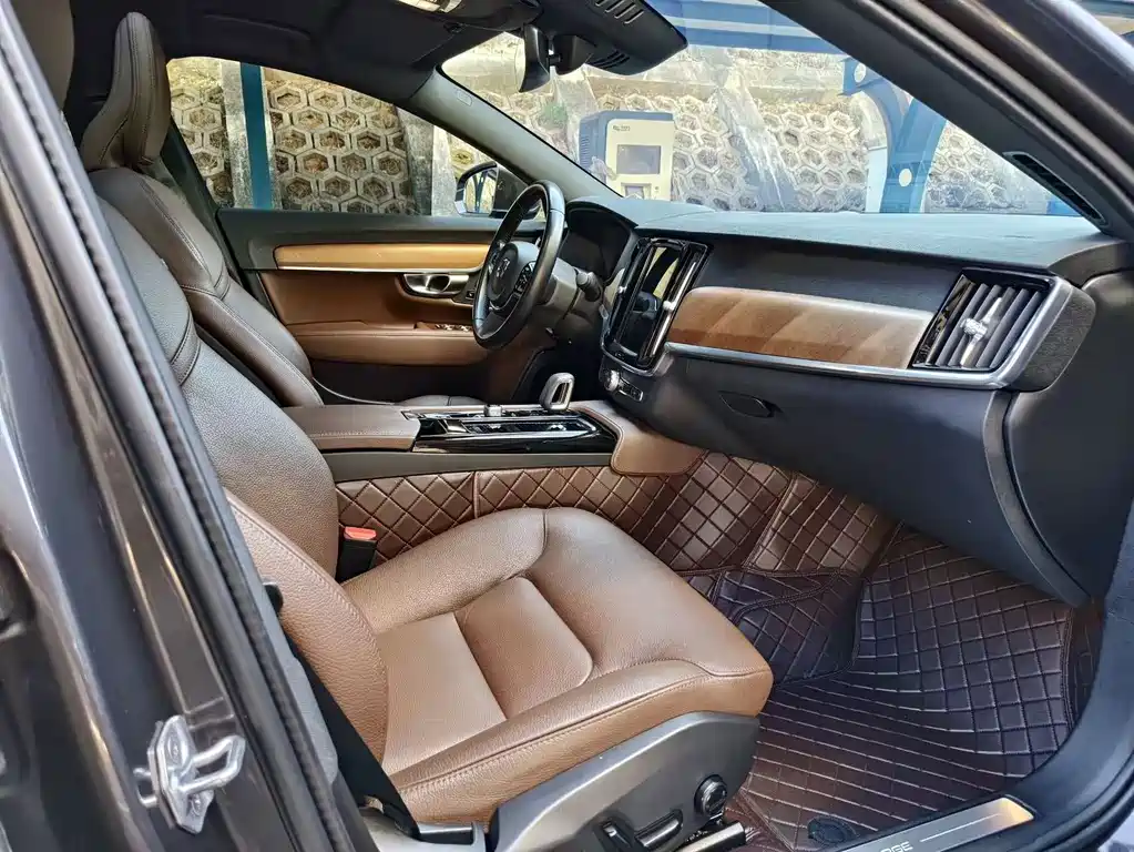 Volvo S90 2021 T8 E Luxury