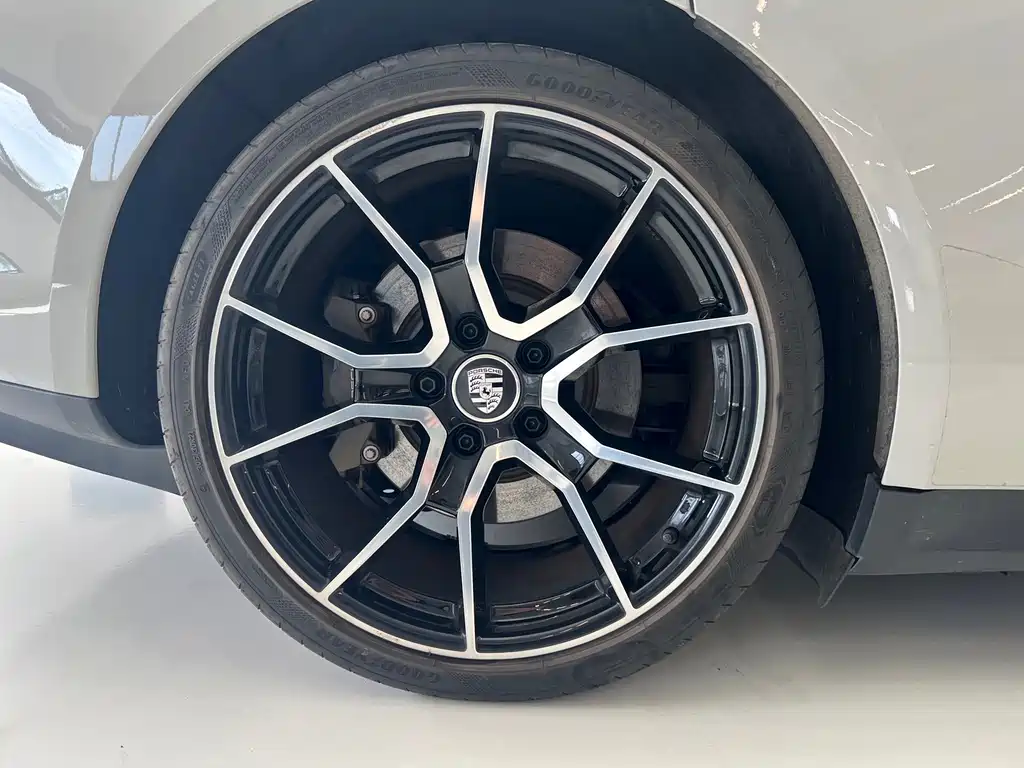 Porsche Taycan — миниатюра 8