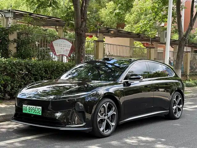 2025 Nio ET5