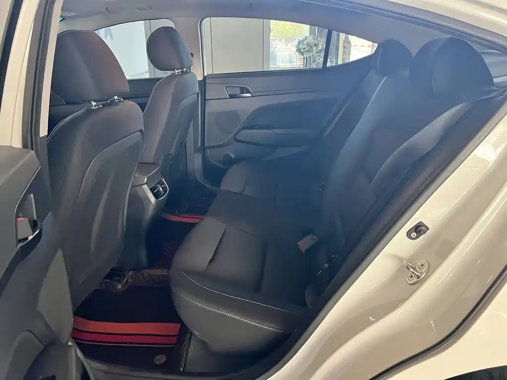 Hyundai Elantra — миниатюра 7