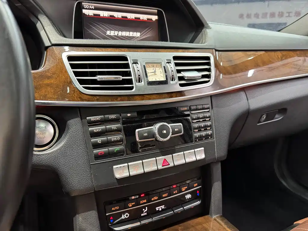 Mercedes-Benz E-Class — миниатюра 18