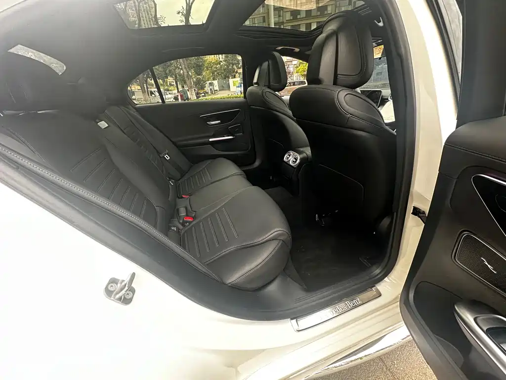 Mercedes-Benz C-Class — миниатюра 10
