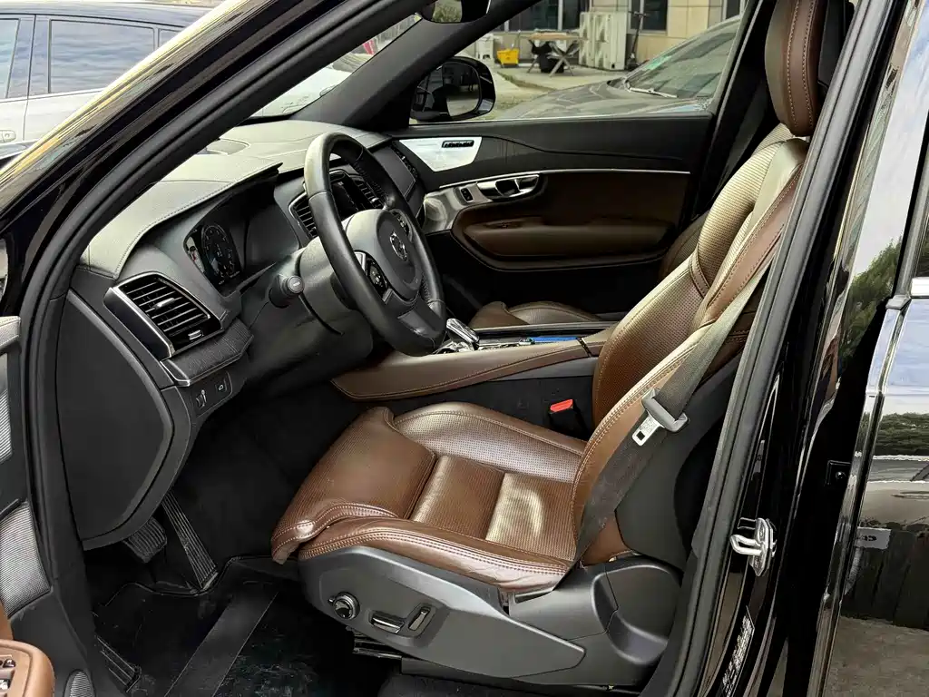 Volvo XC90 — миниатюра 5