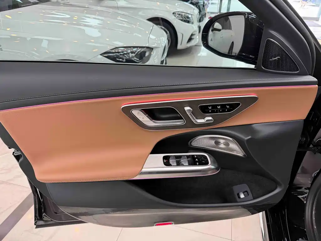 Mercedes-Benz E-Class — миниатюра 4
