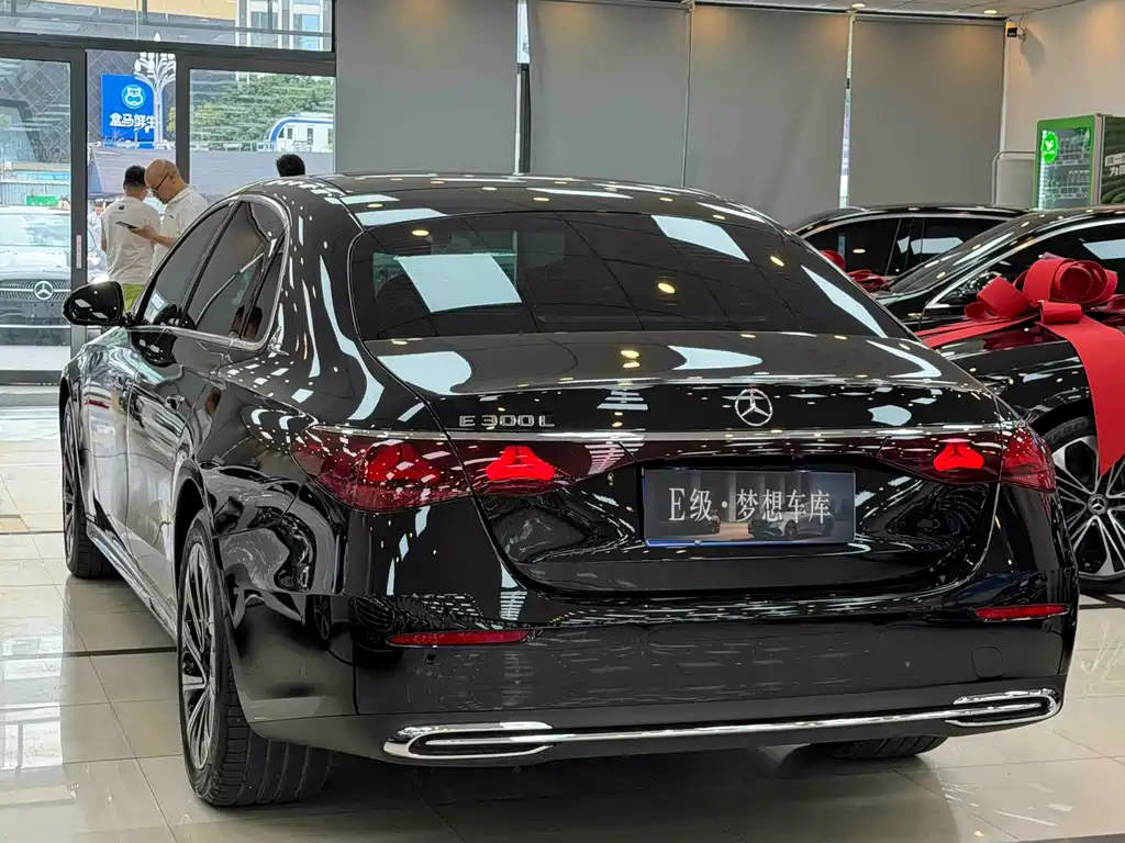 Mercedes-Benz E-Class — миниатюра 18