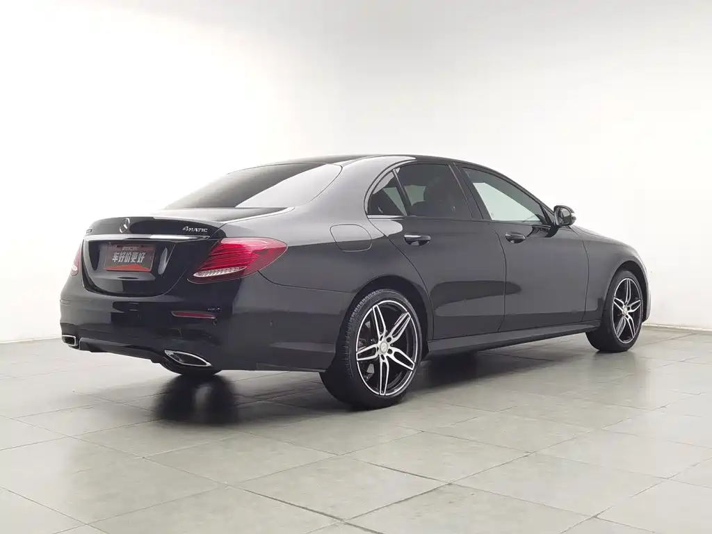 Mercedes-Benz E-Class — миниатюра 2