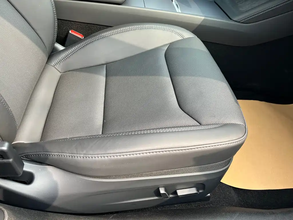 Tesla Model 3 — миниатюра 25