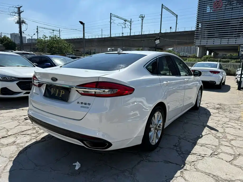 Ford Mondeo — миниатюра 9