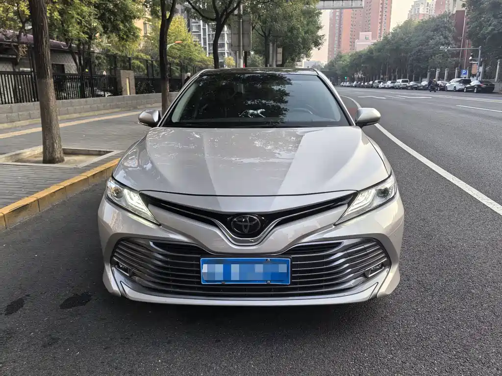 Toyota Camry — миниатюра 6