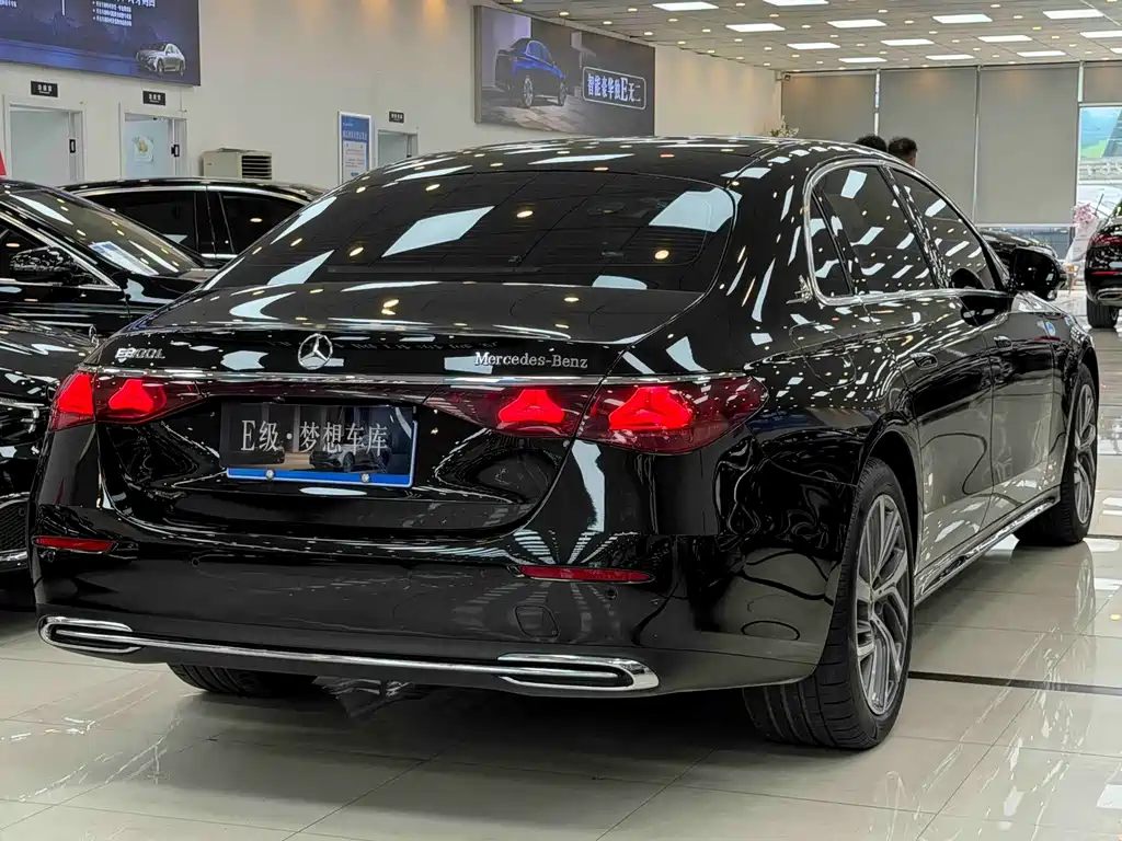 Mercedes-Benz E-Class — миниатюра 20