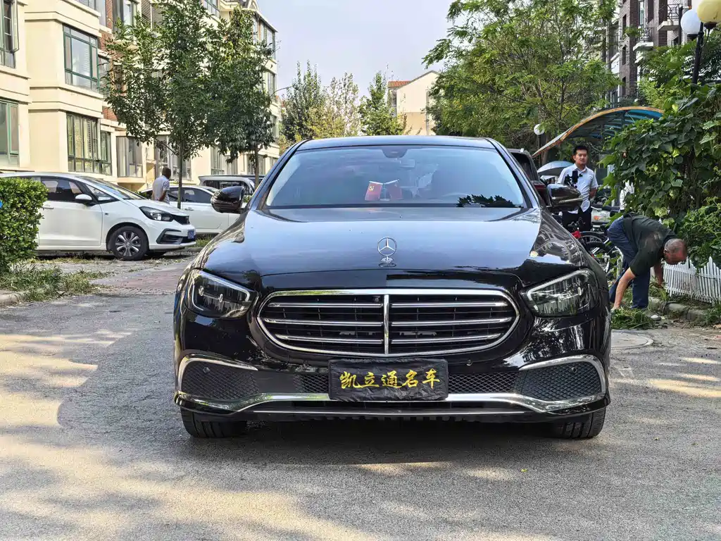 Mercedes-Benz E-Class — миниатюра 2