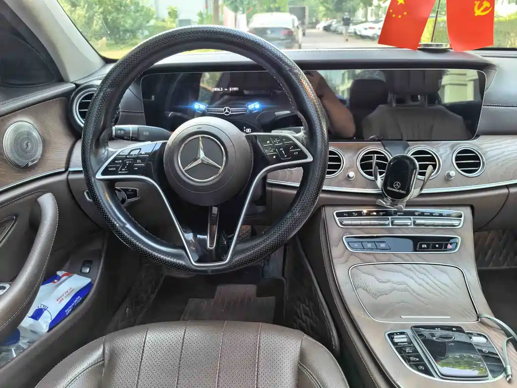 Mercedes-Benz E-Class — миниатюра 8