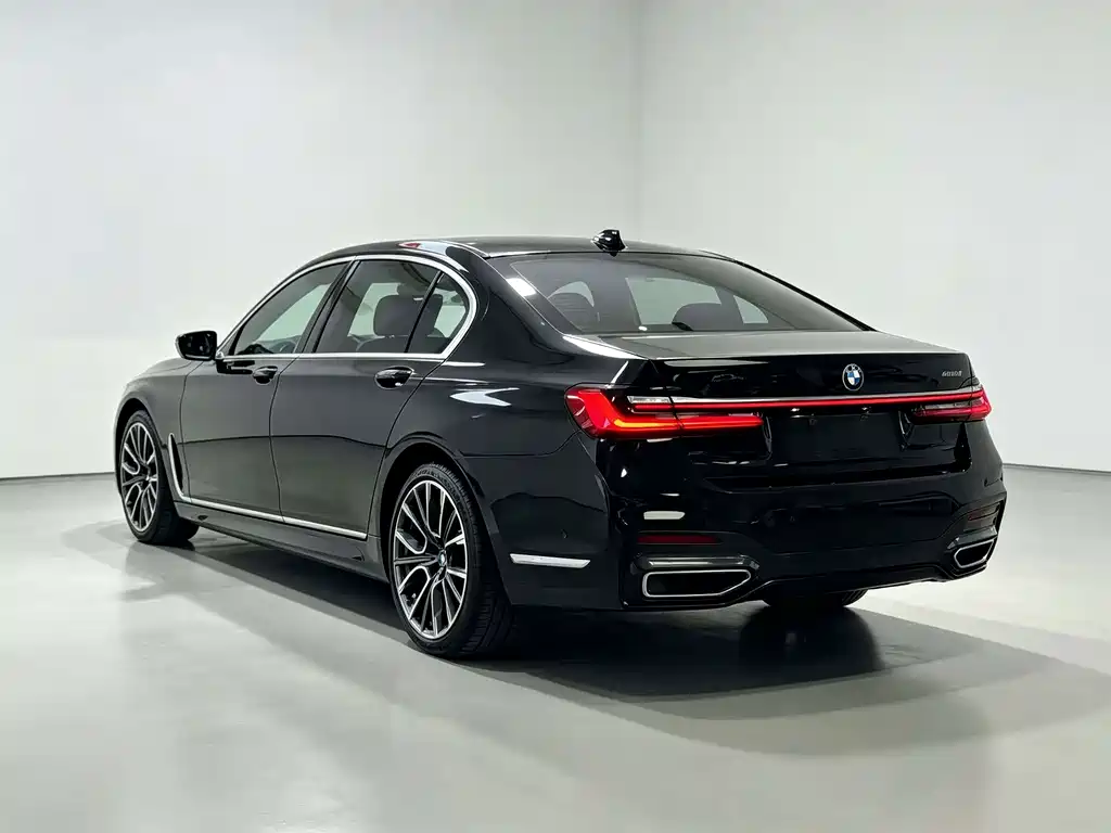BMW 7 Series — миниатюра 13