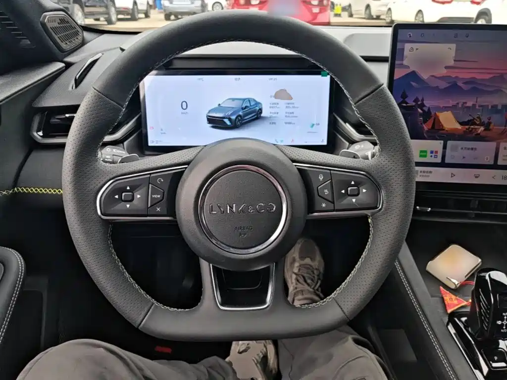 Lynk & Co 03 — миниатюра 11