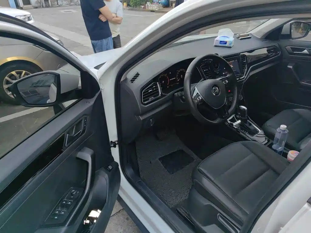 Volkswagen T-Roc — миниатюра 12
