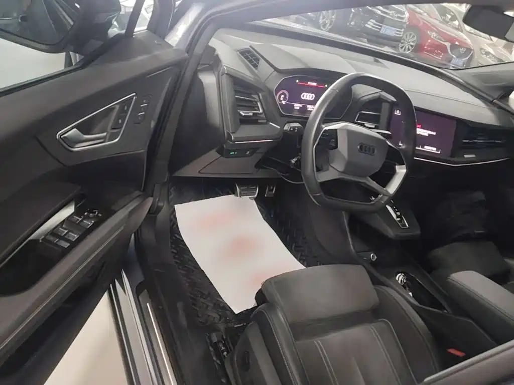 Audi Q4 e-tron — миниатюра 16