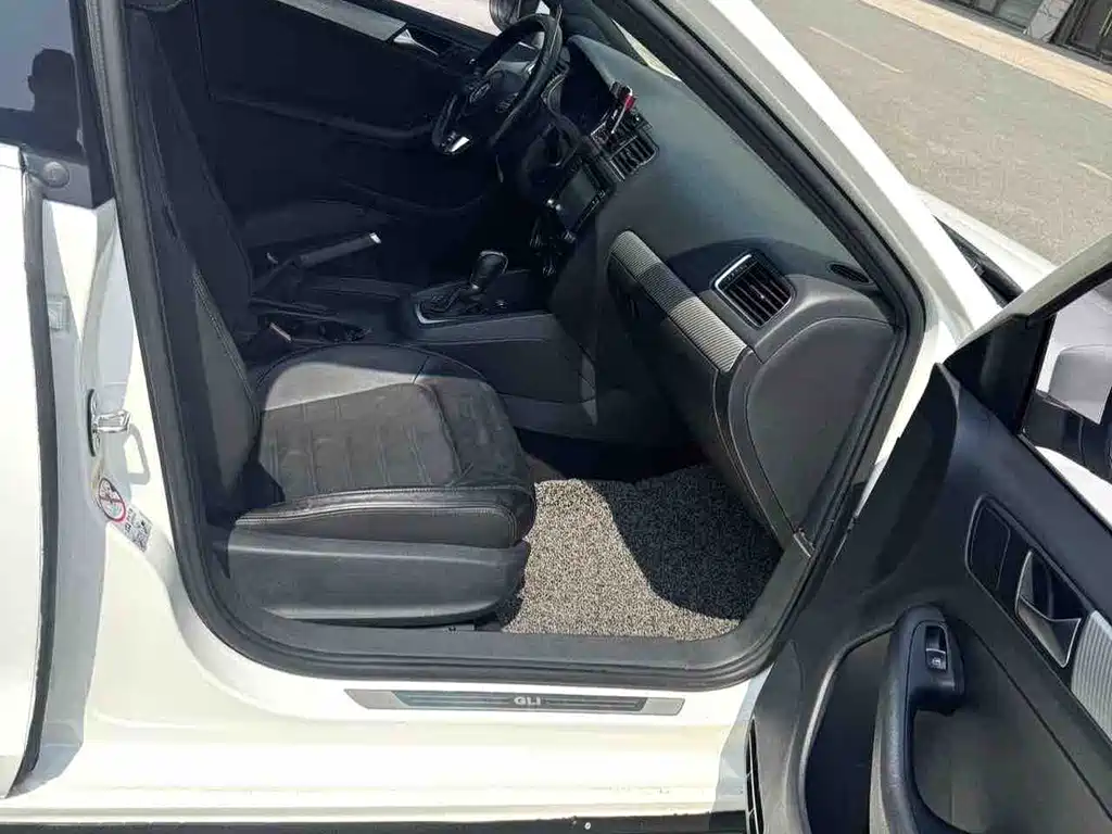 Volkswagen Sagitar — миниатюра 6