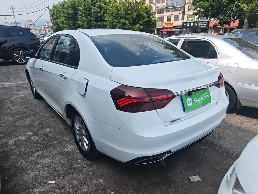 Geely Emgrand — миниатюра 5