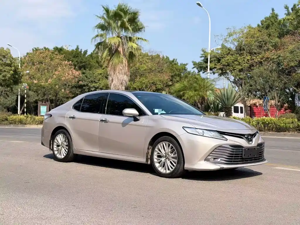 Toyota Camry — миниатюра 4