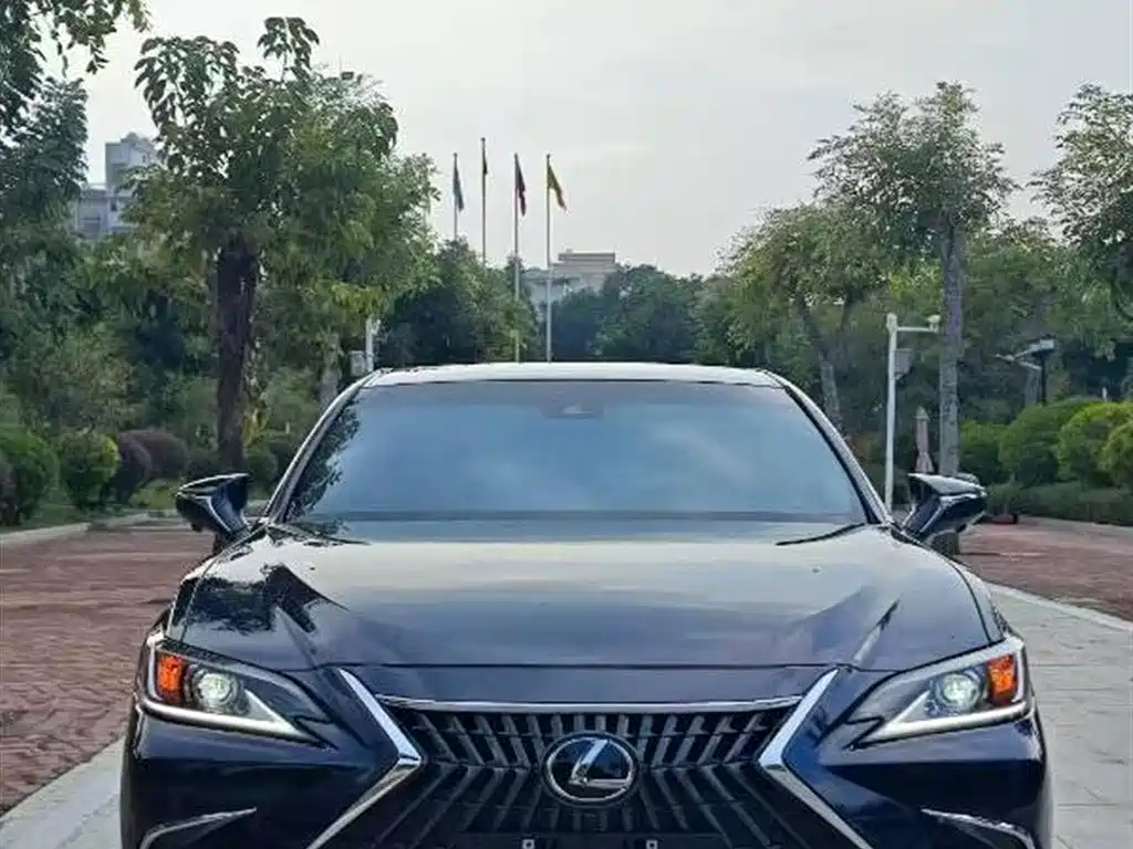 Купить Lexus ES