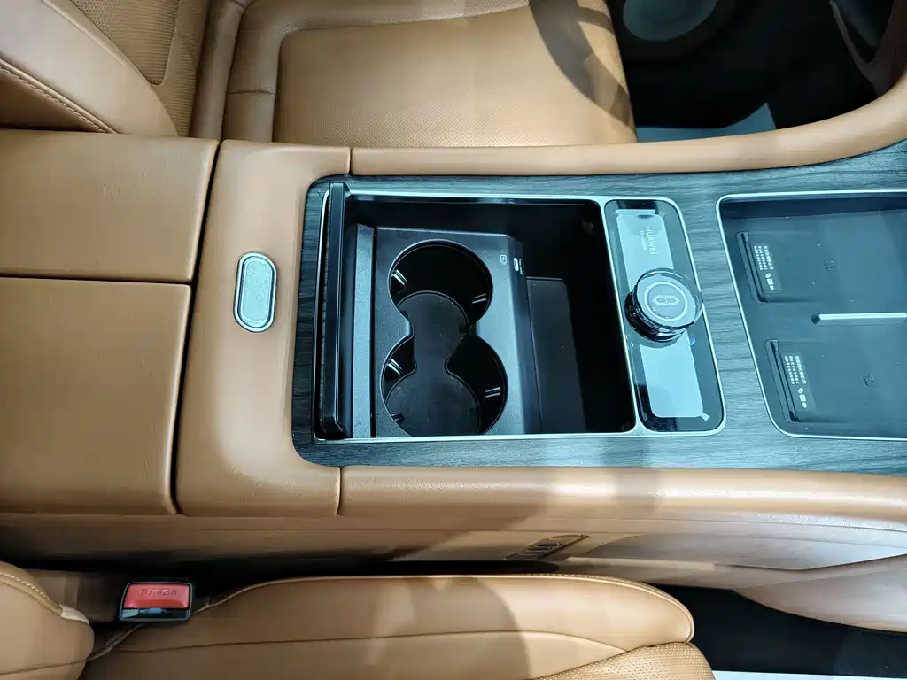 AITO ASK THE WORLD M9