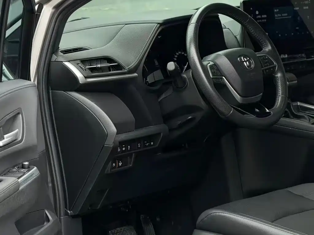 Toyota Sienna — миниатюра 7