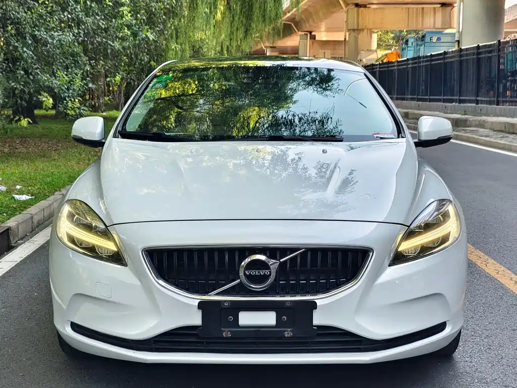 Volvo V40 — миниатюра 2