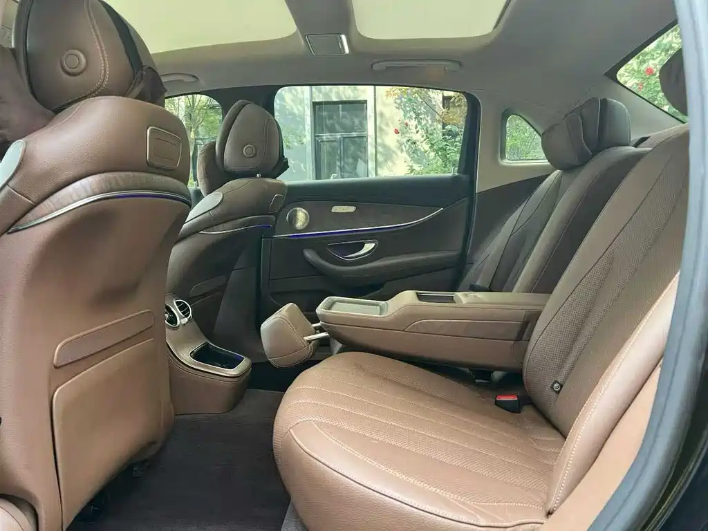 Mercedes-Benz E-Class — миниатюра 6