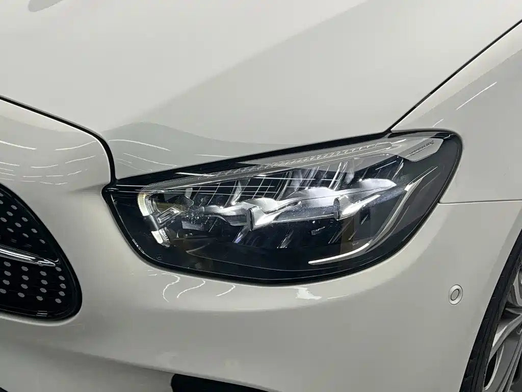 Mercedes-Benz E-Class — миниатюра 9