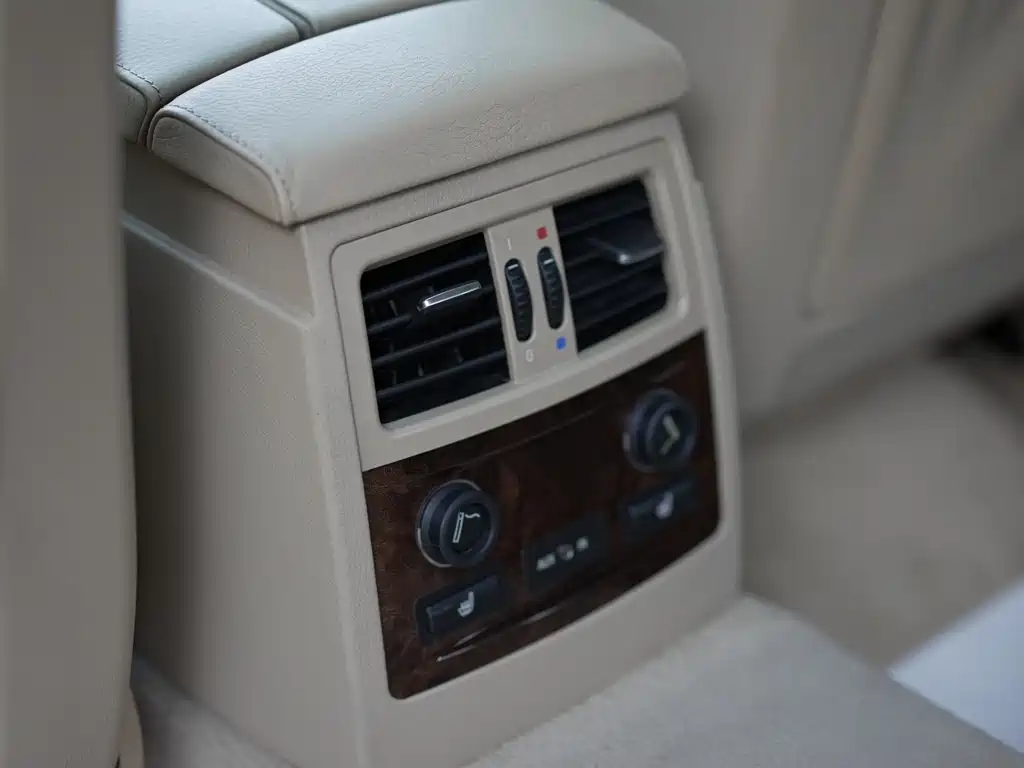 BMW 5 Series — миниатюра 21