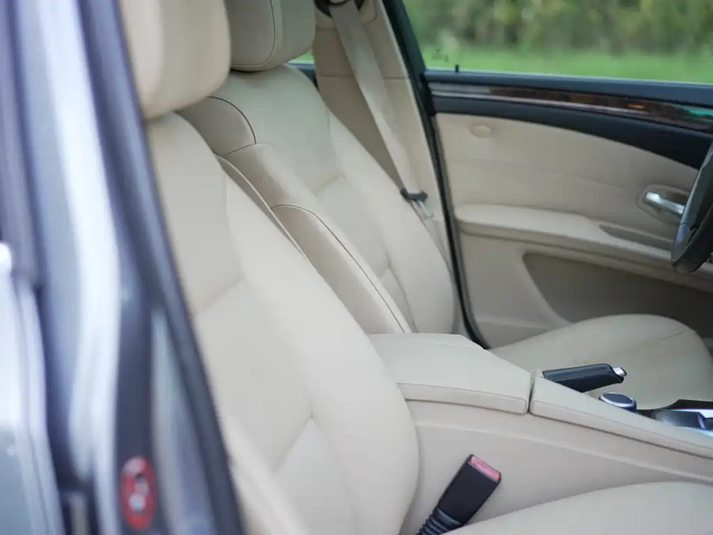 BMW 5 Series — миниатюра 14
