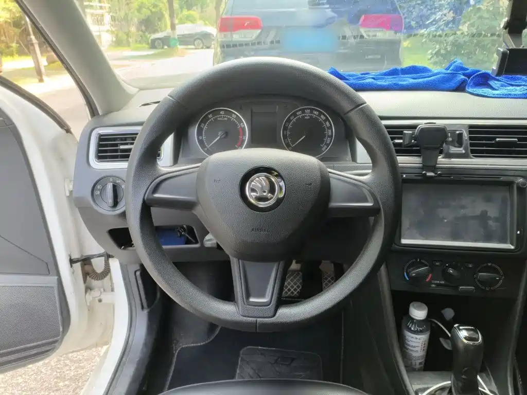 Skoda Rapid Spaceback — миниатюра 3