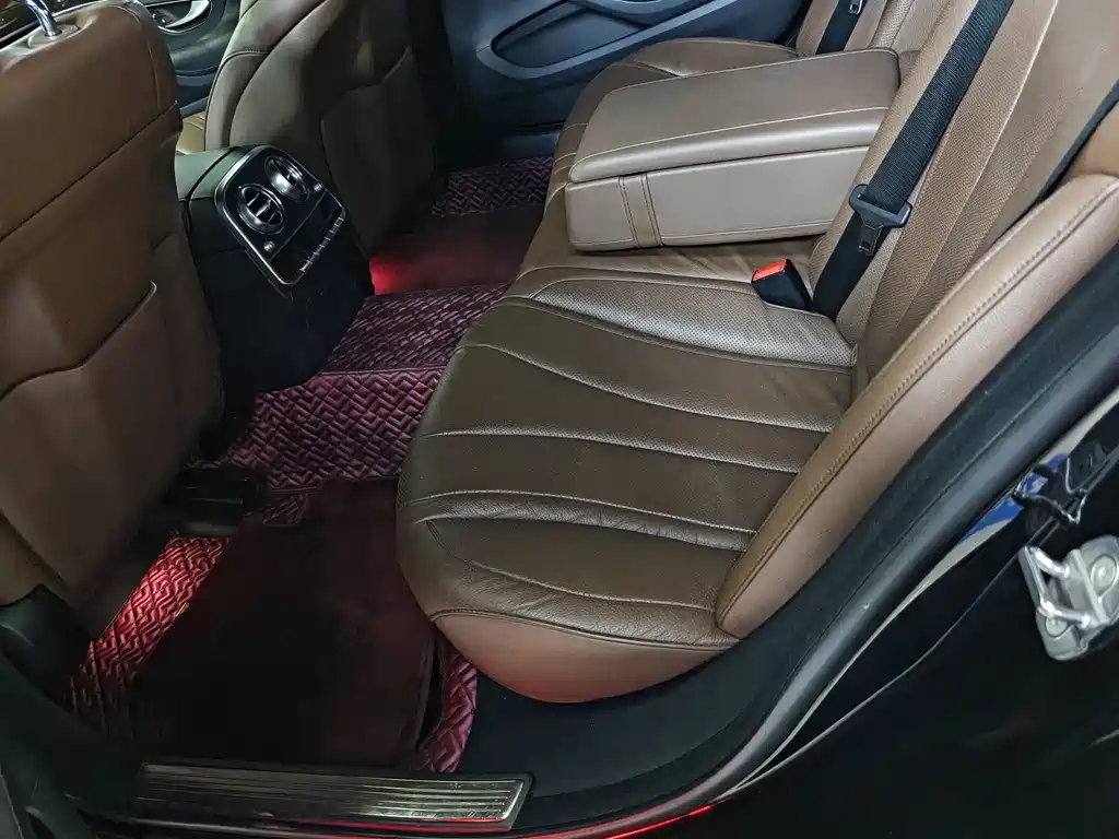 Mercedes-Benz S-Class — миниатюра 6