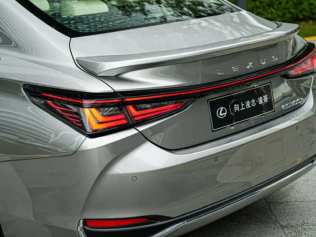 Lexus ES 2025 300h Premium